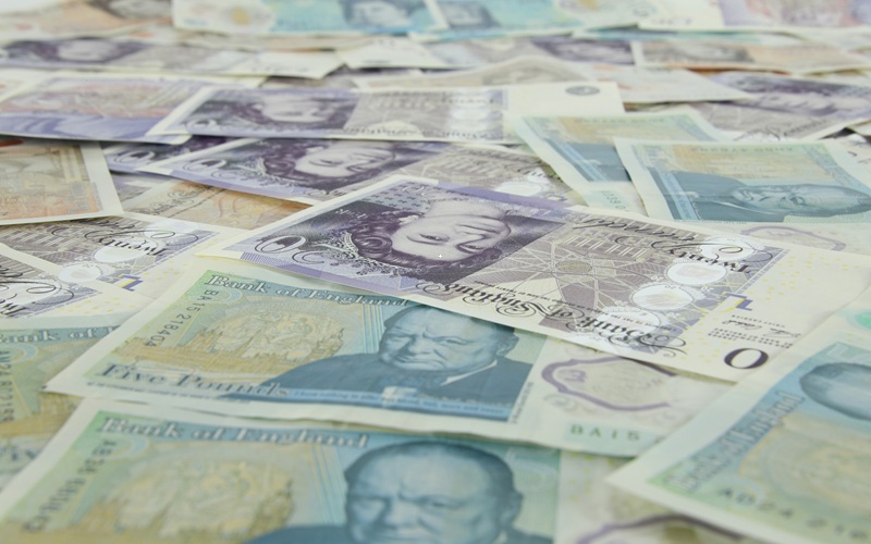 £20 and £5 notes