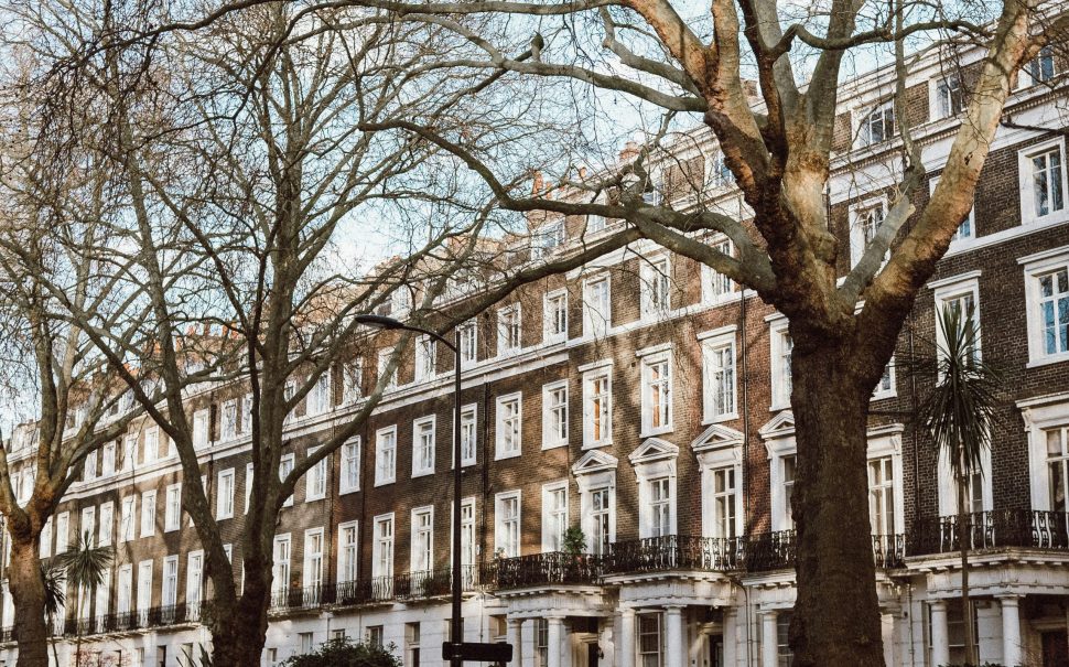 Experts call for crackdown on rogue Airbnb rentals as data reveals further growth in holiday letting