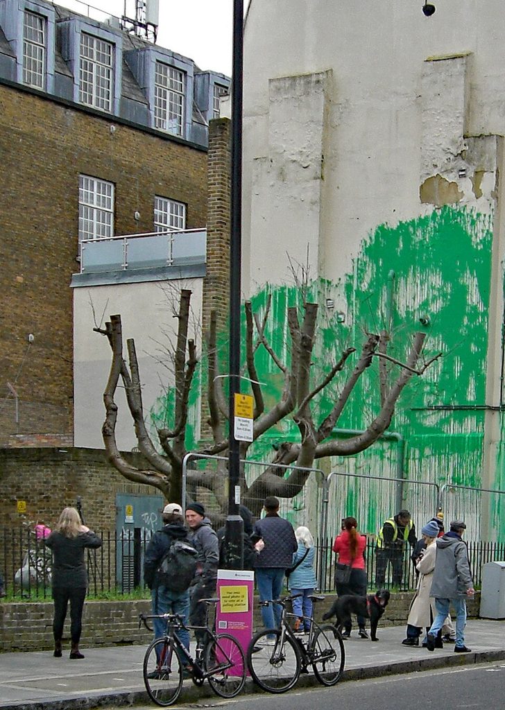 Onlookers admire street art in Finsbury Park (Image Credit: Jim Osley)