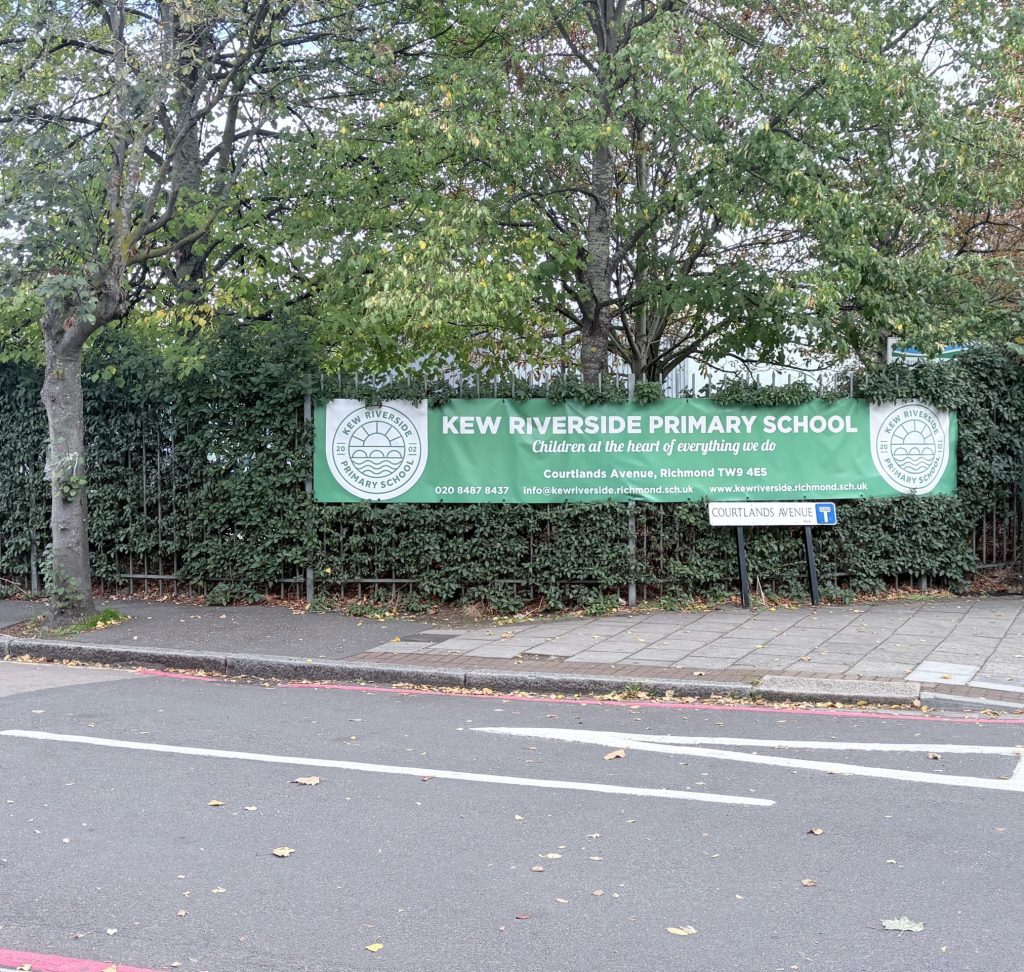photo of the outside of Kew Riverside Primary School in Richmond